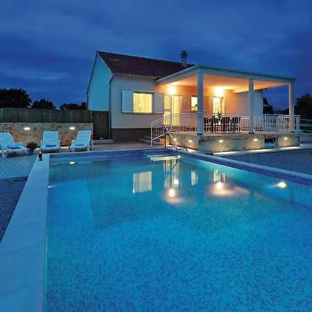 Holiday home Stunning In Krkovic With Wifi *