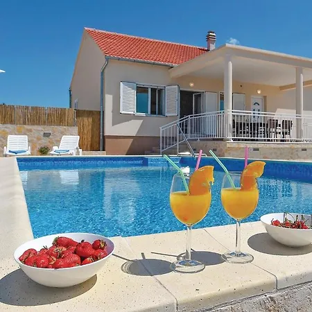Holiday home Stunning In Krkovic With Wifi *